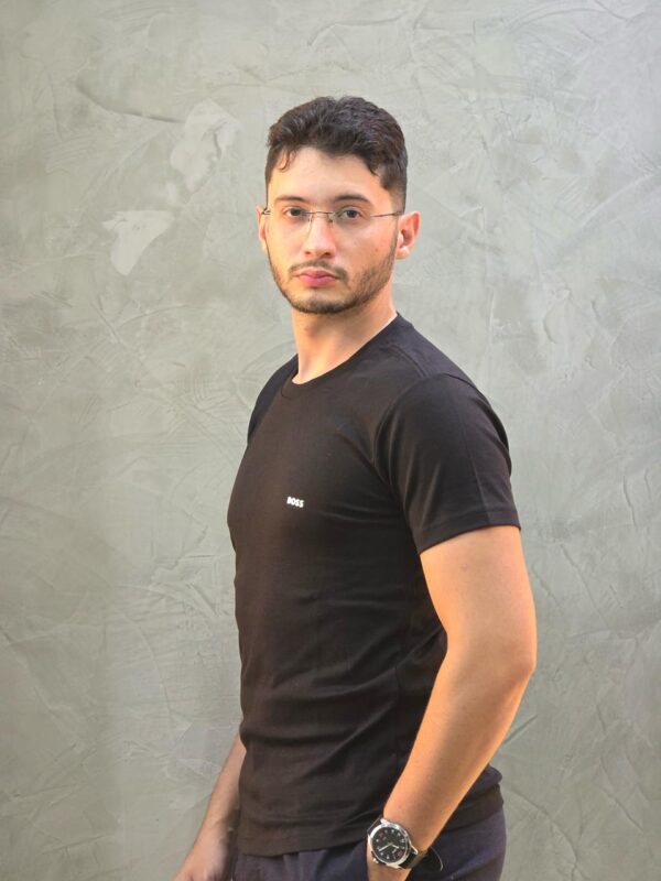 Camiseta BOSS - Básica e Estilosa - Image 2